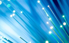 Die Vorteile von Glasfaser Ein Bündel leuchtender Glasfasern