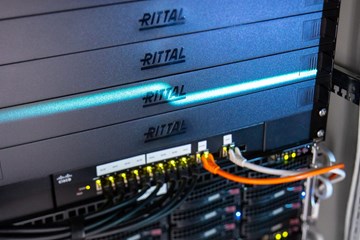 enviaTel_Datacenter_Leipzig_Höheneinheit_Detail Detailansicht mehrerer Server-Blades im Datacenter Leipzig der envia TEL