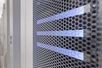 Höheneinheit_Datacenter-Leipzig-enviaTEL Serverrack im Datacenter Leipzig der envia TEL