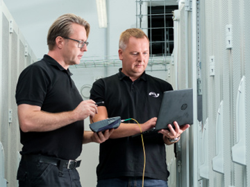 Checkliste-Stromversorgung Techniker checken Stromversorgung Datacenter