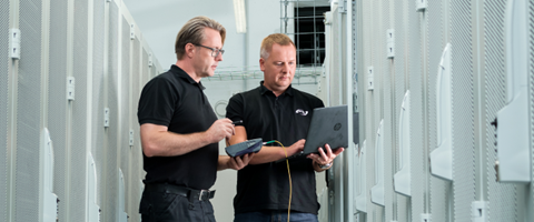 Checkliste-Stromversorgung Techniker checken Stromversorgung Datacenter