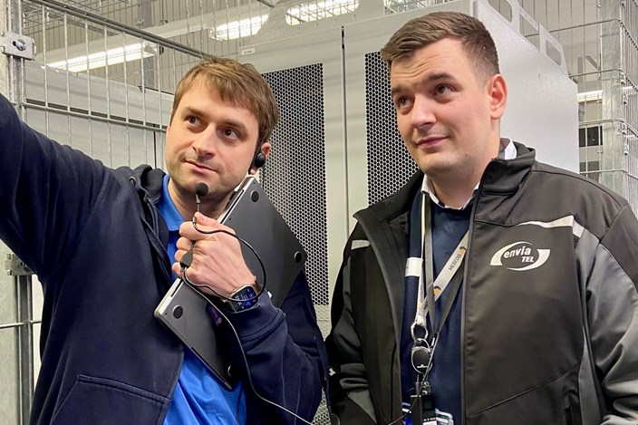 Quantenverschlüsselung im Datacenter Leipzig Mitarbeiter von Quantum Optics Jena und envia TEL im Datacenter Leipzig 2