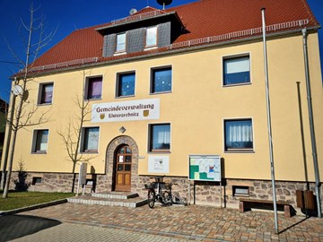 Gemeindeverwaltung Elstertrebnitz Gemeindeverwaltung Elstertrebnitz von vorne.