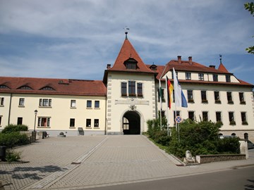 Rathaus der Stadt Zwenkau Das Zwenkauer Rathaus von vorne