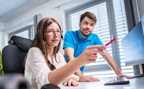 Ausbildung bei envia TEL Auszubildene mit Ausbilder