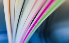 Infrastruktur für Wiederverkäufer Glasfaserkabel mit bunten Fasern