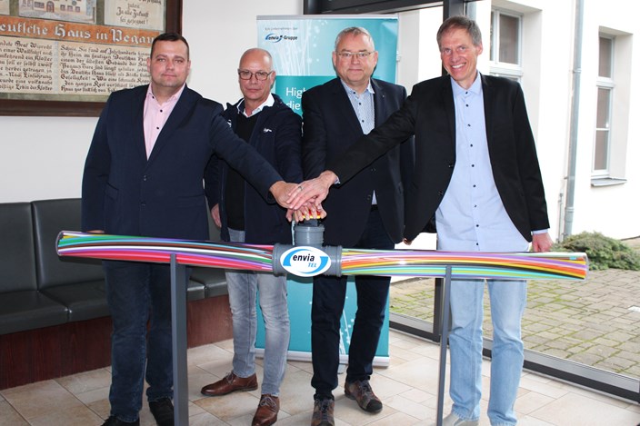 Symbolische Inbetriebnahme Glasfasernetz envia TEL in Pegau und Elstertrebnitz