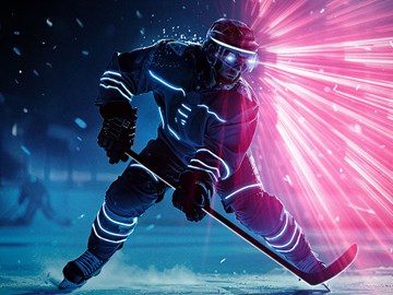 Detect & Respond envia TEL Cybersecurity Eishockeyspieler mit Schläger in der Hand beim Spiel, vom Helm geht grelles Neonlicht aus
