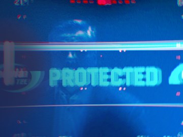 Protected Digitaler Text auf einem Bildschirm mit envia TEL Logo